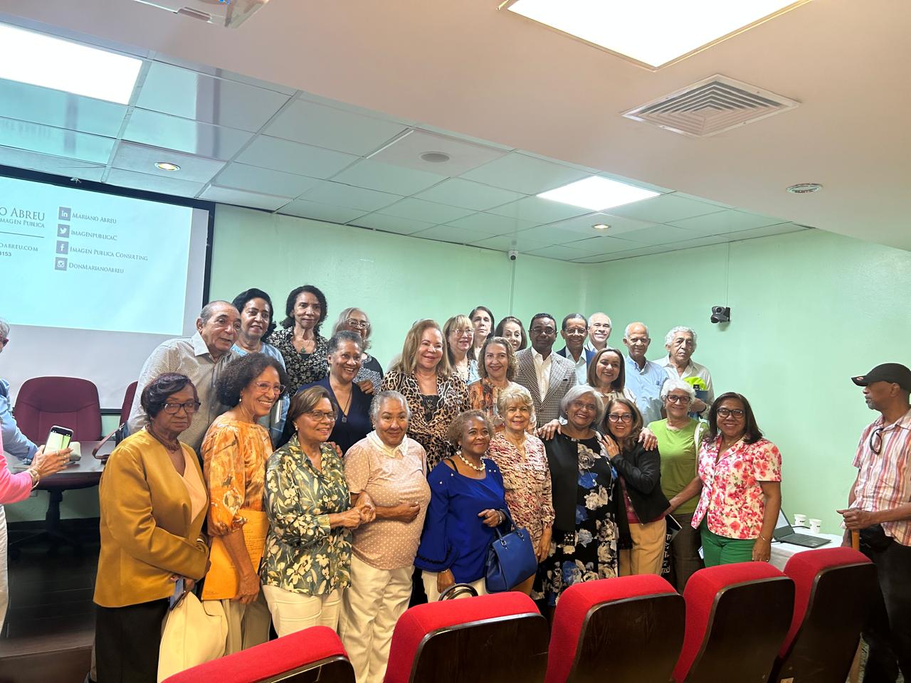 «Arquitectura de la Influencia»: Un encuentro de maestría y legado con médicos pensionados en el CMD