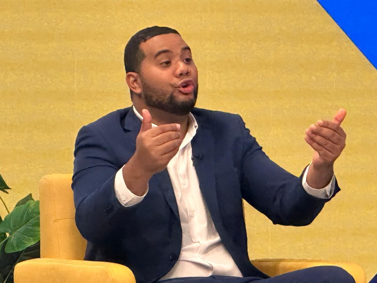 Contundente: Darian Vargas señala que “el lambonismo’ en RD tiene más poder que un título académico”