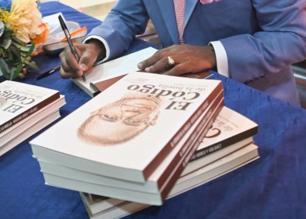 Mariano Abreu presenta su segunda obra “El Código de la Huella” ante destacadas personalidades del país
